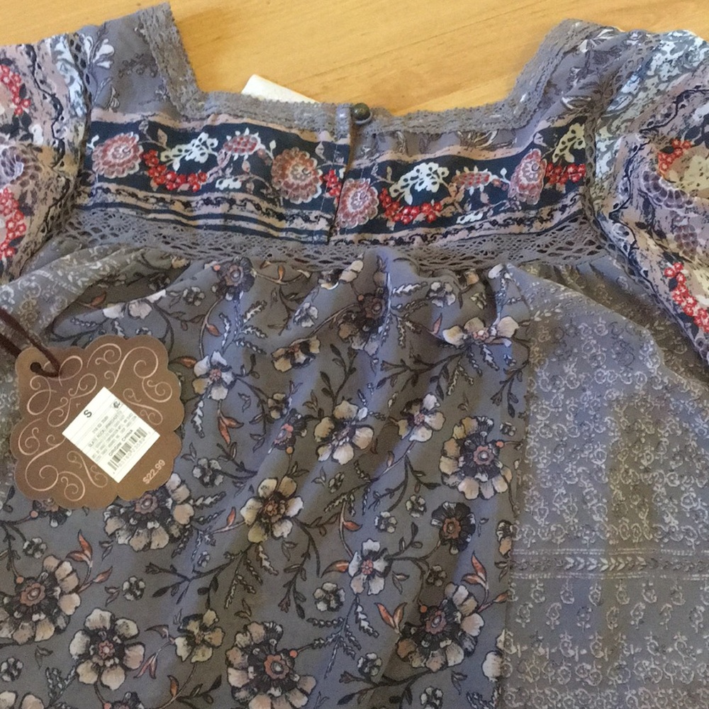 Floral blouse - Picture 2 of 3